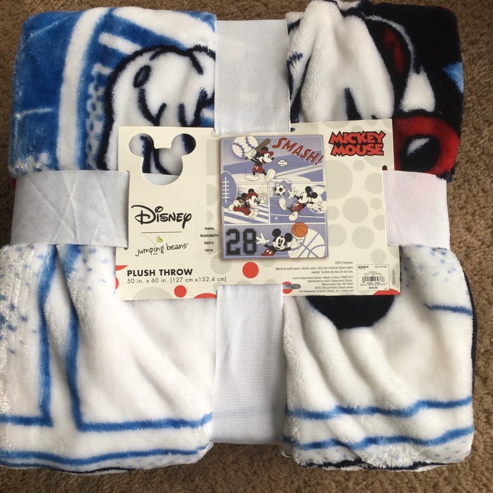 ⬇️New Mickey Mouse throw